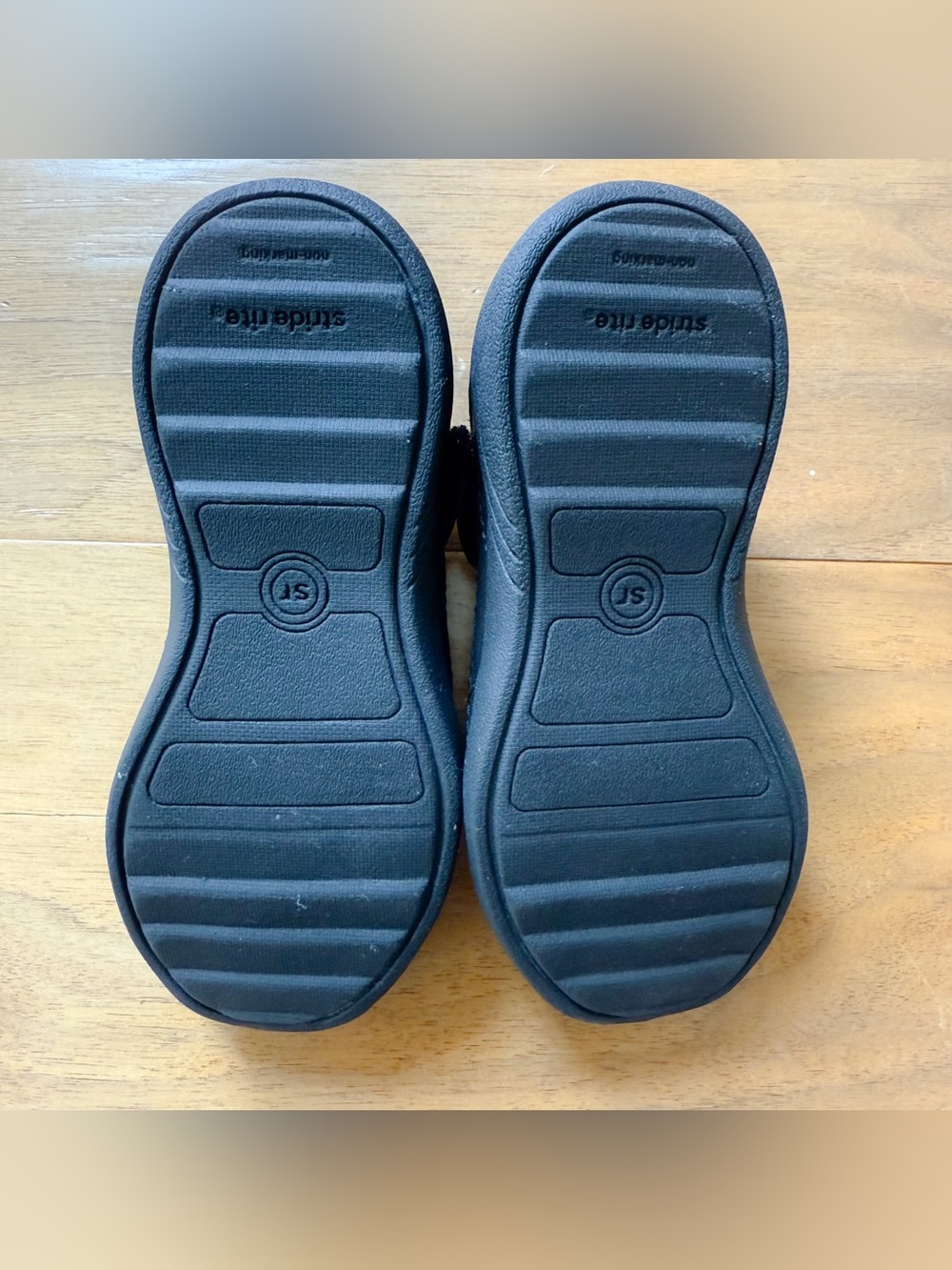 Like New Stride Rite Girls' Claire Mary Jane Shoes, Size 8.5, Great Condition!! - Picture 3 of 7